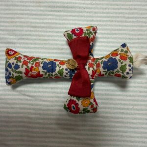 Croix en tissus avec médaille - fille