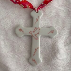 Croix en porcelaine
